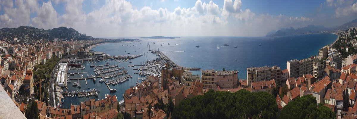 Image Rencontre femme cougar Cannes