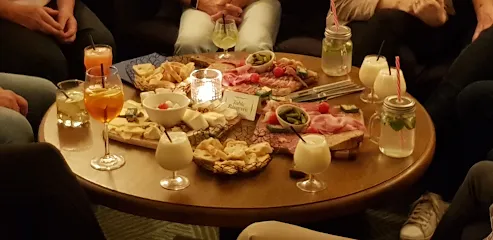 Image de La Vierge - karaoké- DJ party-bar, lounge à Longpont-Sur-Orge en Essonne 91