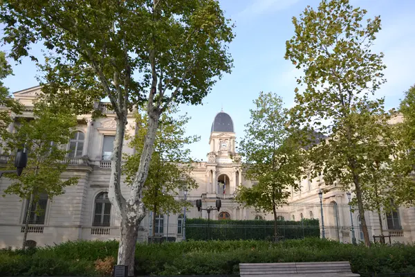 Les Cougars Rencontre femme cougar Gard