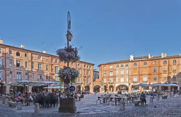 Les Cougars Rencontre femme cougar Montauban